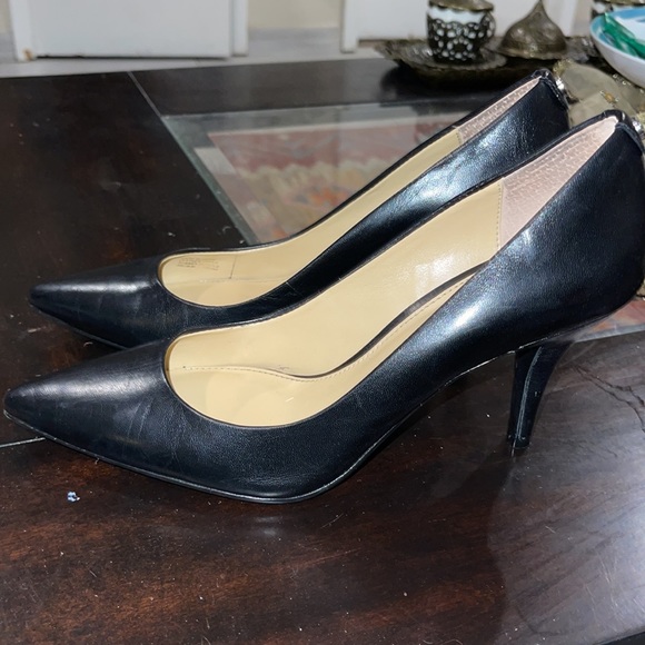 Michael Kors Black Heels size 8M - Picture 2 of 3